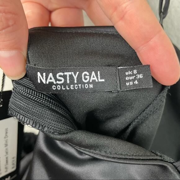 BNWT! NASTY GAL Cold Shoulder Mini Dress Size 4 - Picture 4 of 9
